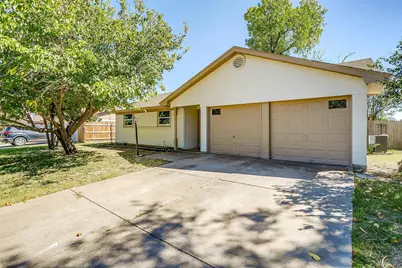 921 Willow Circle S, Burleson, TX 76028 - Photo 2