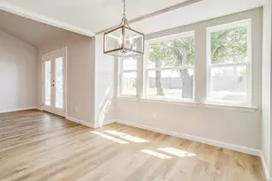 921 Willow Cir S, Burleson, TX 76028 - Photo 22