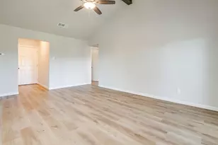 921 Willow Cir S, Burleson, TX 76028 - Photo 16