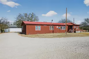 176 E North St, Jacksboro, TX 76458 - Photo 2