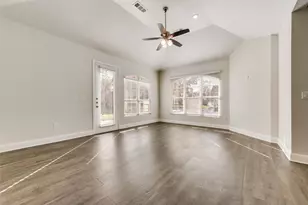 8841 Creek Run Rd, Fort Worth, TX 76120 - Photo 6