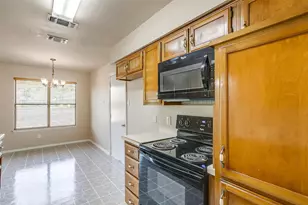 2295 E Renfro St, Burleson, TX 76028 - Photo 18
