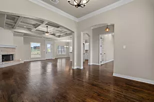 337 Kenyon Ct, Granbury, TX 76049 - Photo 4