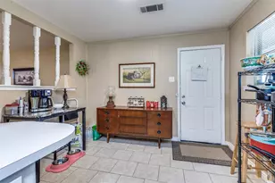 525 S Hampshire St, Saginaw, TX 76179 - Photo 6