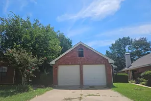 3104 Morning Meadow Ln, Grand Prairie, TX 75052 - Photo 1