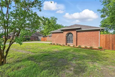 829 Hunters Creek Drive, DeSoto, TX 75115 - Photo 2