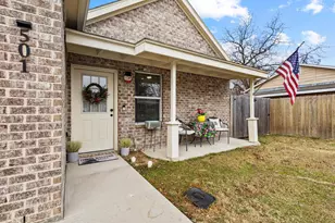 501 E 15th St, Bonham, TX 75418 - Photo 2