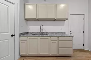 1126 N 13th St, Waco, TX 76707 - Photo 14