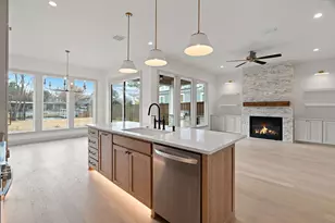 3812 E Port Ridglea Ct, Granbury, TX 76049 - Photo 4