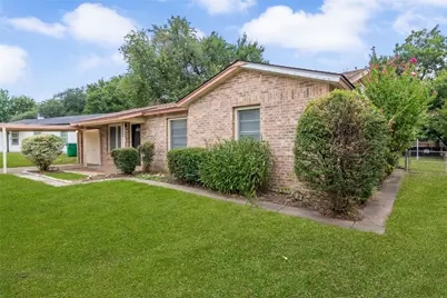 5229 Ira Street N, Haltom City, TX 76117 - Photo 4