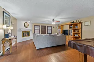 621 Royal Valley Rd, Grand Prairie, TX 75052 - Photo 12