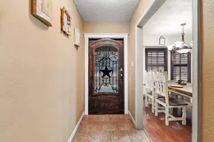 621 Royal Valley Rd, Grand Prairie, TX 75052 - Photo 6