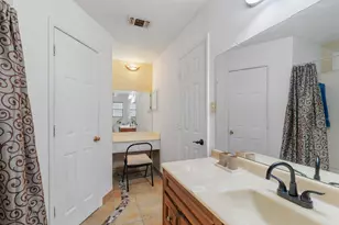 621 Royal Valley Rd, Grand Prairie, TX 75052 - Photo 20