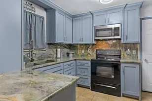 621 Royal Valley Rd, Grand Prairie, TX 75052 - Photo 10