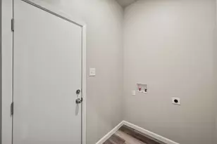 200 Ave B, Ennis, TX 75119 - Photo 6