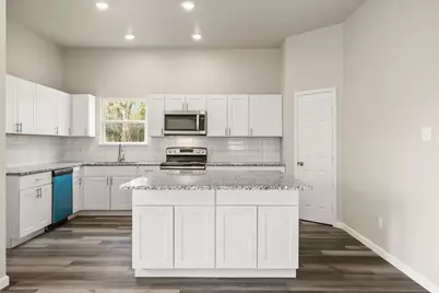 200 Avenue B, Ennis, TX 75119 - Photo 1