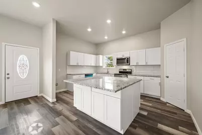 200 Avenue B, Ennis, TX 75119 - Photo 2