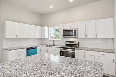 200 Avenue B, Ennis, TX 75119 - Photo 4