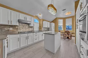 729 Claridge Dr, Arlington, TX 76018 - Photo 14