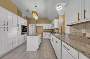 729 Claridge Dr, Arlington, TX 76018 - Photo 16