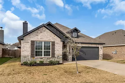 396 N Montague Street, Pilot Point, TX 76258 - Photo 2