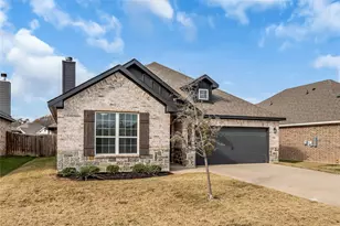 396 N Montague St, Pilot Point, TX 76258 - Photo 2