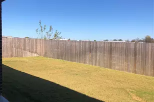 110 Oakland St, Grandview, TX 76050 - Photo 8