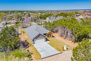 924 Bosque River Dr, Granbury, TX 76048 - Photo 2