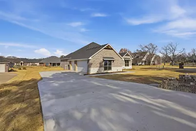 6002 Oakwood Court, Granbury, TX 76049 - Photo 2