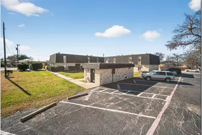 705 E Worth Street, Grapevine, TX 76051 - Photo 10