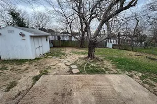 1841 S Perry Rd, Carrollton, TX 75006 - Photo 24