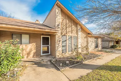 808 Blessing Creek Drive, Euless, TX 76039 - Photo 2