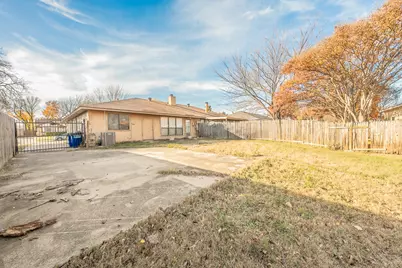 808 Blessing Creek Drive, Euless, TX 76039 - Photo 28