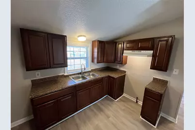 607 E Miller Road, Garland, TX 75041 - Photo 8