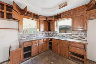 604 S Spears St, Alvarado, TX 76009 - Photo 8