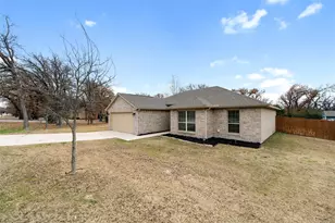 1627 Tanglewood Dr, Azle, TX 76020 - Photo 2