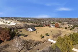 130 Spring Lake Cir, Waxahachie, TX 75167 - Photo 22