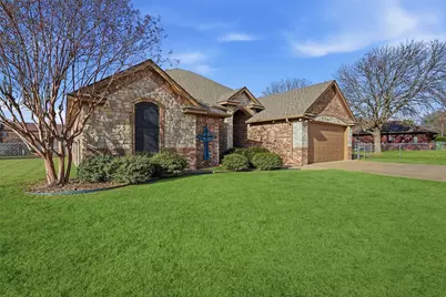 3202 Bowie Street, Granbury, TX 76049 - Photo 2