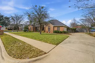 901 Dylan Ct, Burleson, TX 76028 - Photo 6