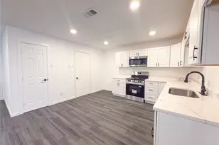 418 Clover Ln, Garland, TX 75043 - Photo 8