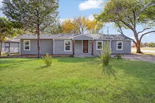 450 Hickory St, Lewisville, TX 75057 - Photo 2