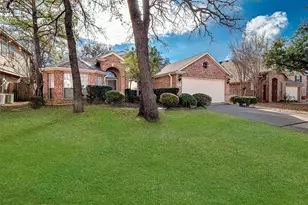 2525 Greenhaven Dr, Burleson, TX 76028 - Photo 2