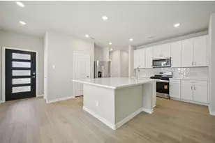 518 Clover Crk Dr, McKinney, TX 75071 - Photo 2