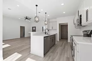 609 W Washington Ave, Whitney, TX 76692 - Photo 14