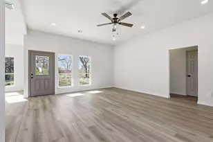 609 W Washington Ave, Whitney, TX 76692 - Photo 6