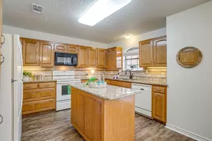 908 Country Club Dr, Joshua, TX 76058 - Photo 16