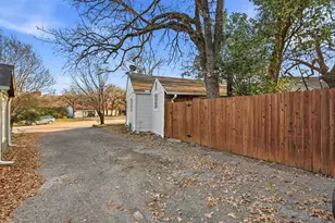 2129 Cardinal Ln, Fort Worth, TX 76111 - Photo 32