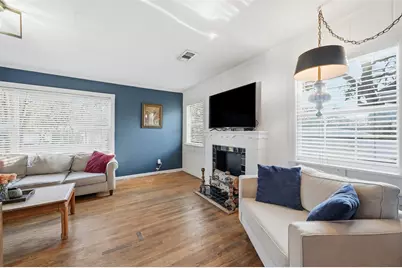 2129 Cardinal Lane, Fort Worth, TX 76111 - Photo 2