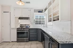 2129 Cardinal Ln, Fort Worth, TX 76111 - Photo 10