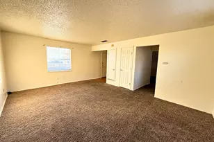 1021 Pleasant Valley Ln, Arlington, TX 76015 - Photo 2